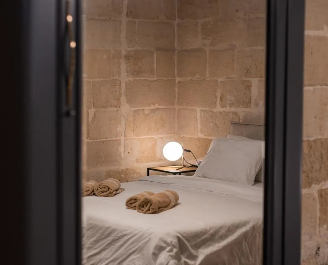 Seafront 3-Bed Palazzino With Jacuzzi, Heart Of Balluta Sliema