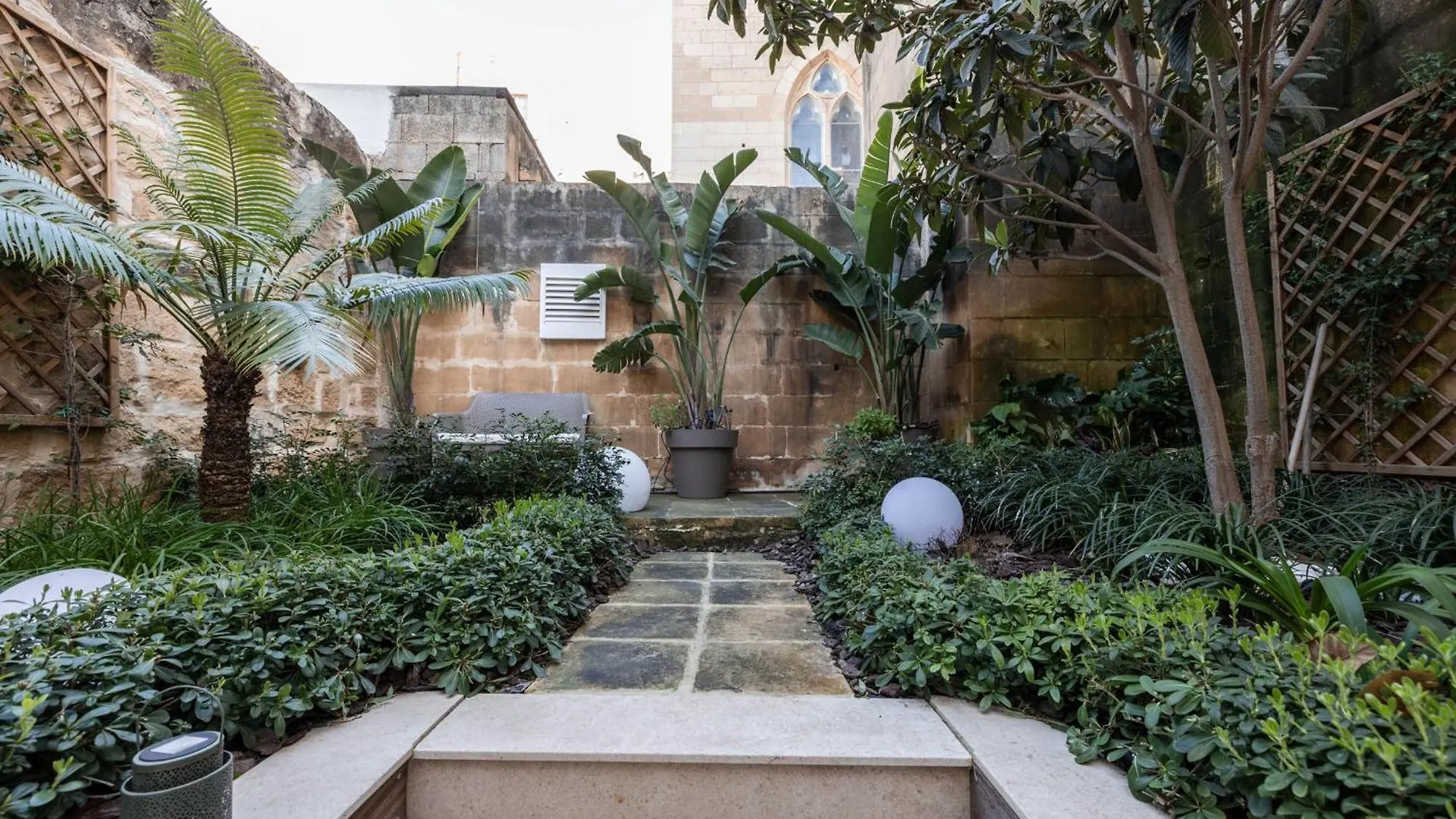 Seafront 3-Bed Palazzino With Jacuzzi, Heart Of Balluta Sliema 0*,