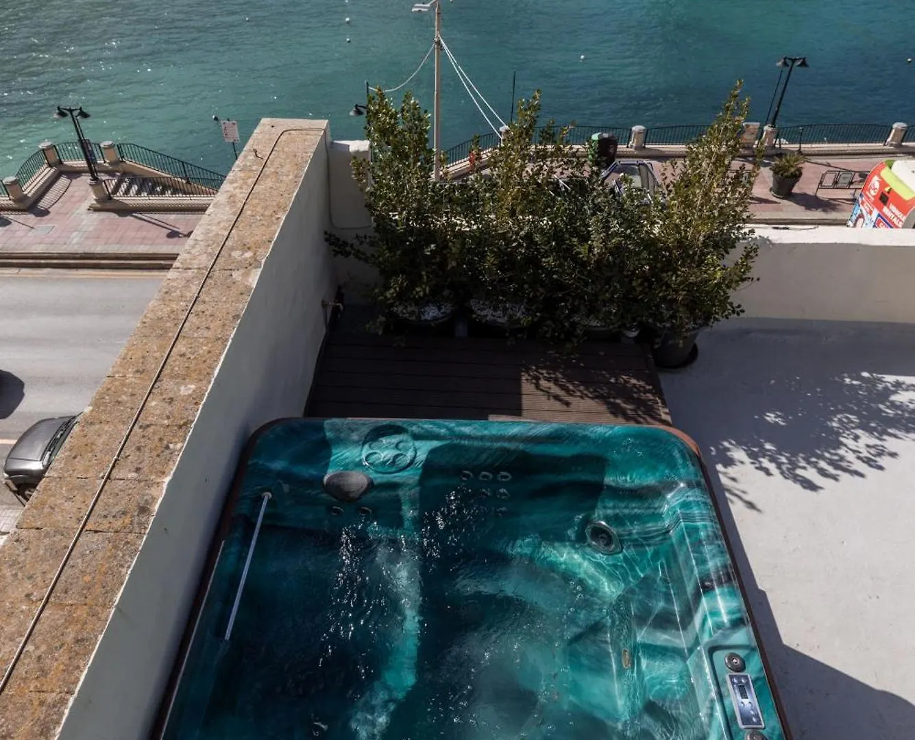 Seafront 3-Bed Palazzino With Jacuzzi, Heart Of Balluta Sliema