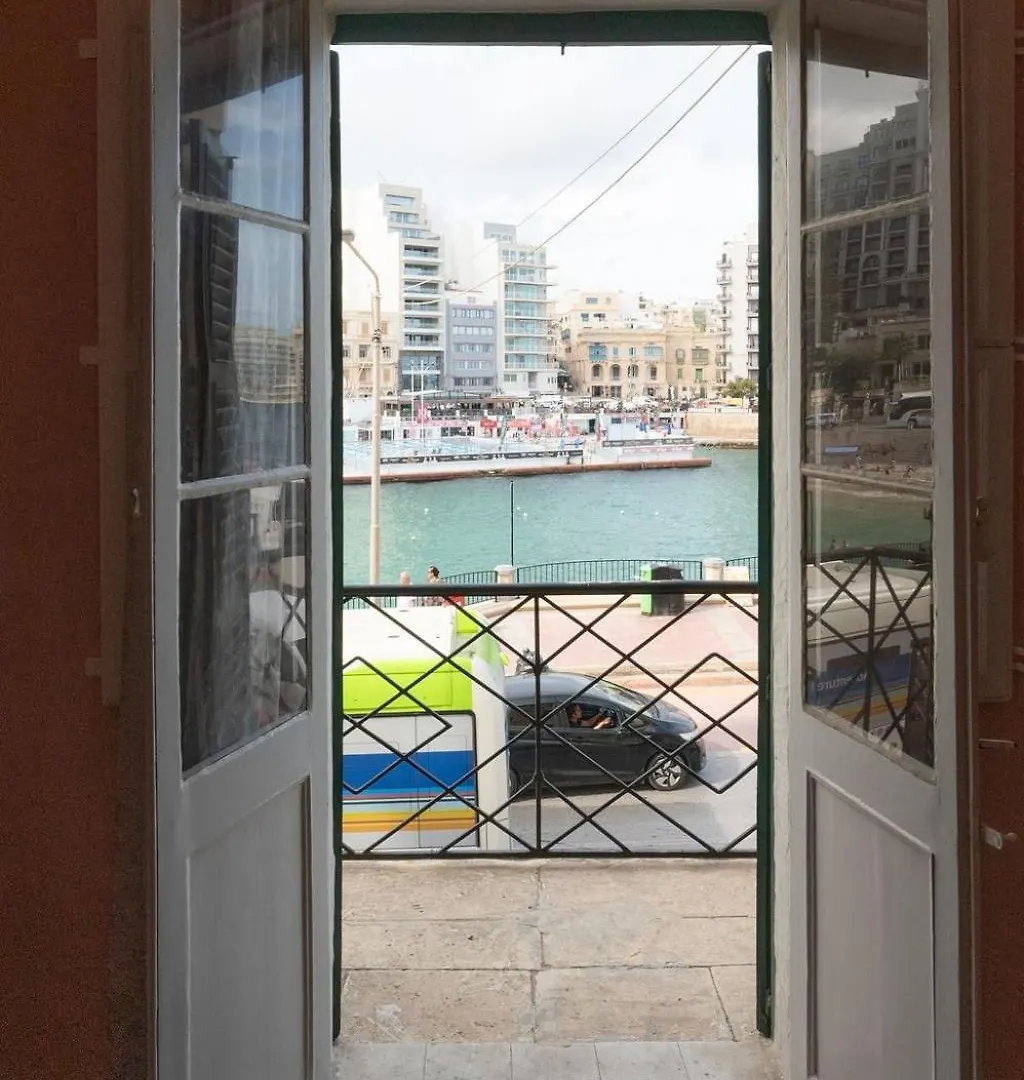 Seafront 3-Bed Palazzino With Jacuzzi, Heart Of Balluta Sliema Villa