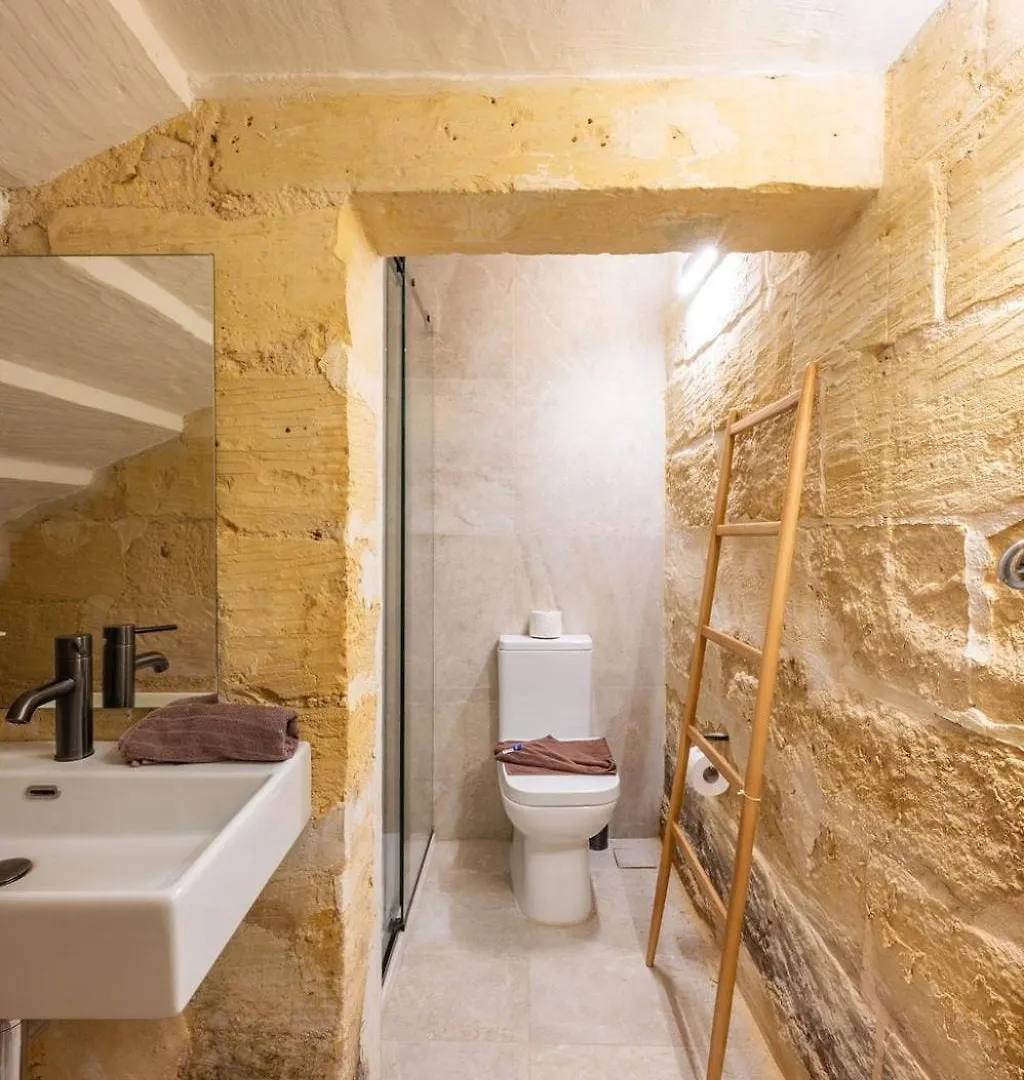 Seafront 3-Bed Palazzino With Jacuzzi, Heart Of Balluta Sliema Malta